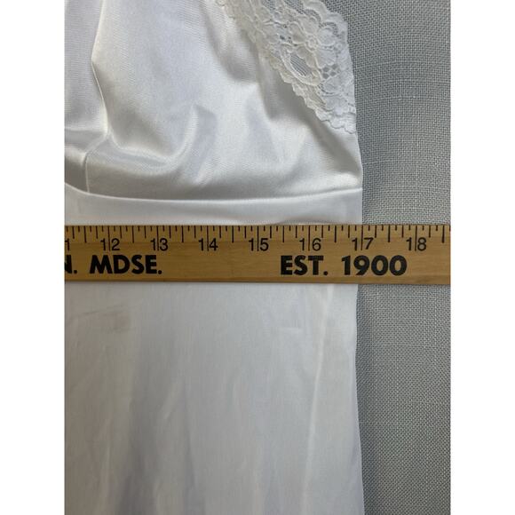 Vanity Fair Full Slip Women 38 Creamy White Lace Trim Nylon Blend Pin Up Work - Picture 7 of 11